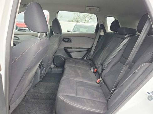 Used 2023 Nissan Rogue S image 9