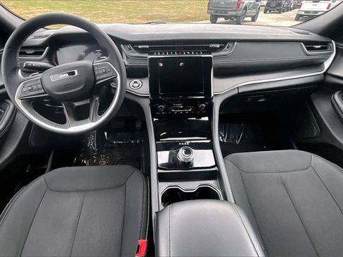 Used 2024 Jeep Grand Cherokee Laredo w/ Trailer Tow Package image 15