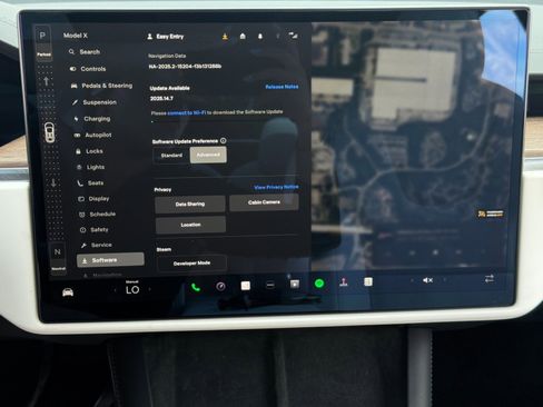 Used 2022 Tesla Model X image 30