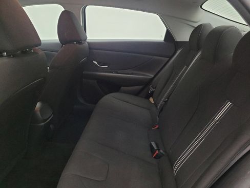 Used 2023 Hyundai Elantra SEL w/ Preferred Accessory Package FWD image 18