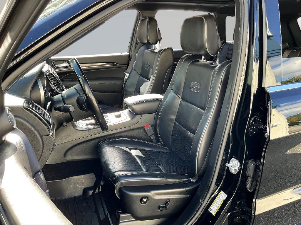 Used 2020 Jeep Grand Cherokee Overland AWD/4WD image 23