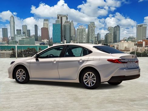 Used 2025 Toyota Camry LE FWD image 6