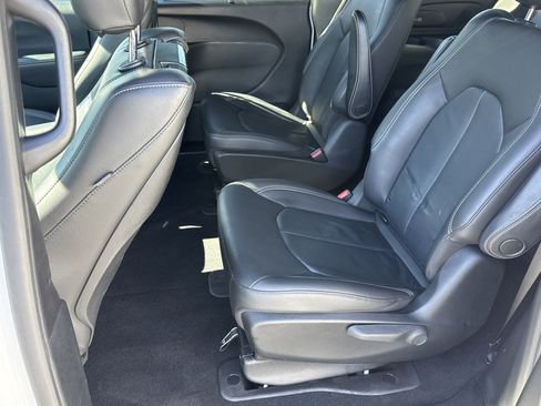 Used 2021 Chrysler Pacifica Touring-L w/ Uconnect Theater Family Group image 24