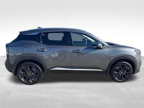 Used 2025 Nissan Kicks SR w/ SR Premium Package image 11