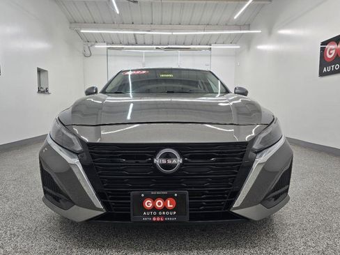 Used 2023 Nissan Altima 2.5 SV FWD image 2