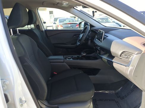 Used 2023 Nissan Rogue S image 33