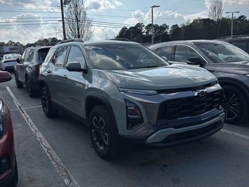 Used 2025 Chevrolet Equinox ACTIV w/ Safety and Technology Package image 2