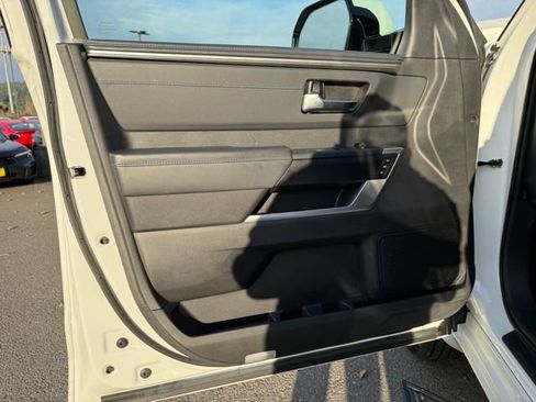 Used 2022 Toyota Tundra Platinum image 18