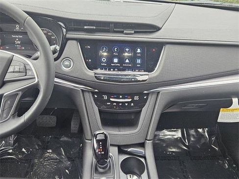 New 2026 Cadillac XT5 Luxury image 17