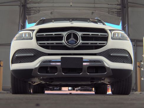 Used 2023 Mercedes-Benz GLS 450 4MATIC image 4