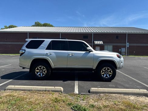 Used 2020 Toyota 4Runner TRD Off-Road Premium AWD/4WD image 4
