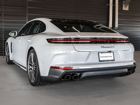 Used 2025 Porsche Panamera 4 image 3