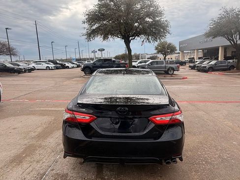 Used 2019 Toyota Camry SE image 8