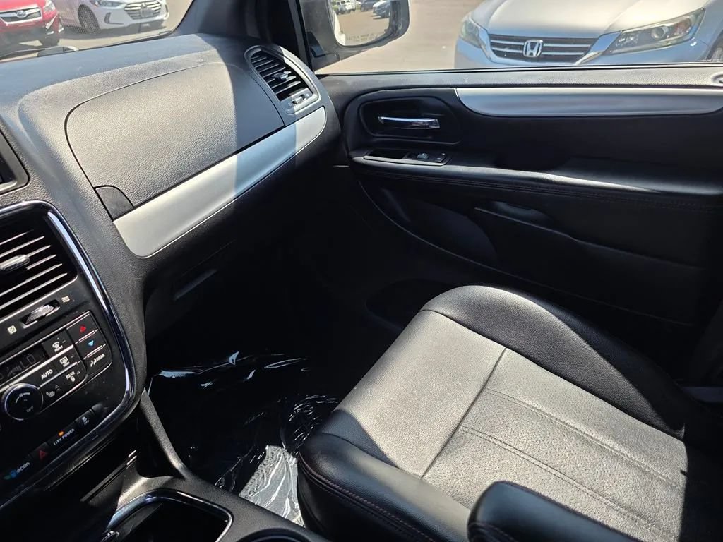 Used 2017 Dodge Grand Caravan GT FWD image 24