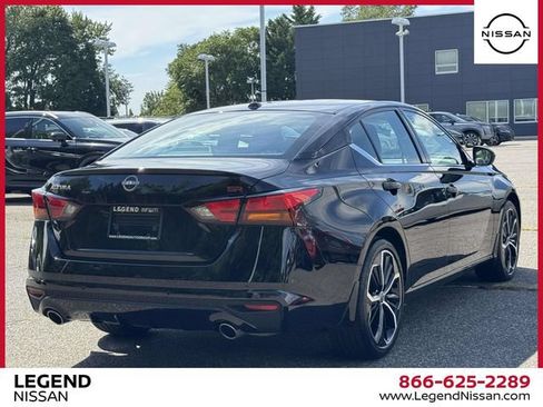 Used 2025 Nissan Altima 2.5 SR FWD image 9
