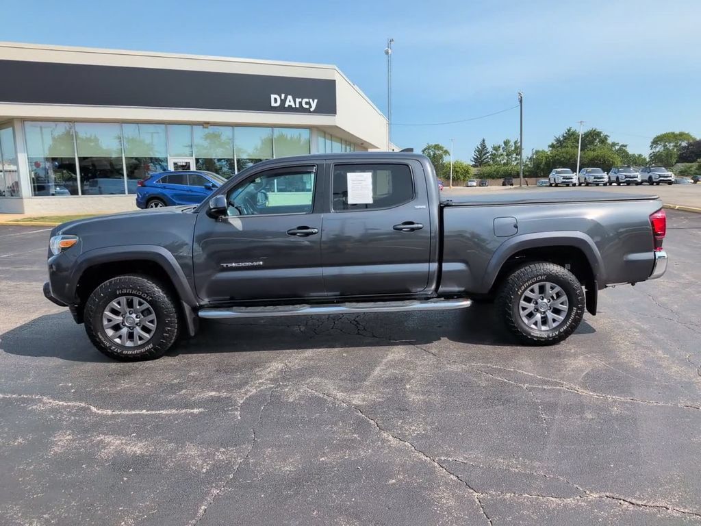 Used 2019 Toyota Tacoma SR5 AWD/4WD image 10
