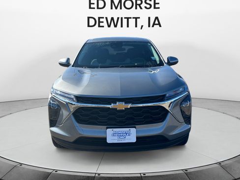 Used 2025 Chevrolet Trax LS w/ LS Convenience Package image 8