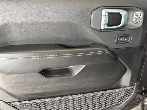 Used 2025 Jeep Wrangler Unlimited Sahara AWD/4WD image 18