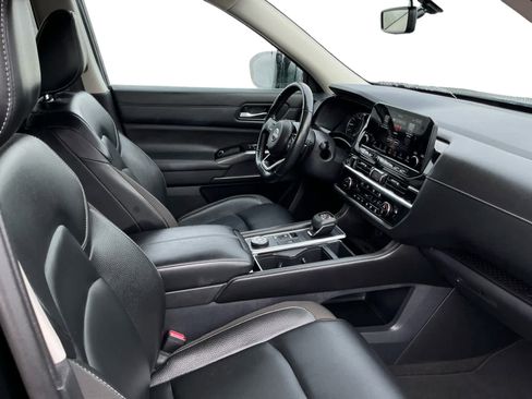 Used 2023 Nissan Pathfinder SL image 11