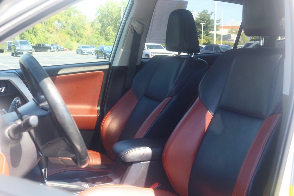 Used 2015 Toyota RAV4 Limited AWD/4WD image 27