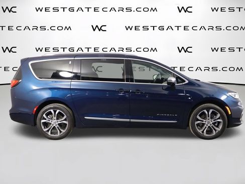 Used 2025 Chrysler Pacifica Pinnacle w/ Trailer Tow Group AWD/4WD image 50