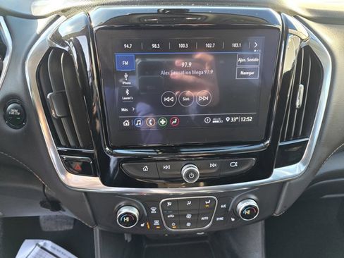 Used 2020 Chevrolet Traverse LT image 5