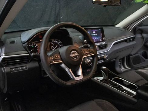 Used 2024 Nissan Altima 2.5 SV AWD/4WD image 23
