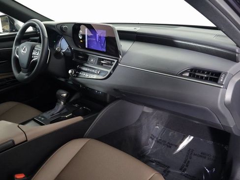 Certified 2025 Lexus ES 300h w/ Premium Package FWD image 9