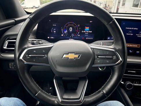 Used 2024 Chevrolet Traverse LT FWD image 17