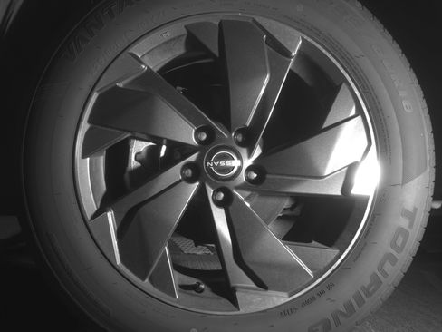 Used 2025 Nissan Rogue SV AWD/4WD image 12