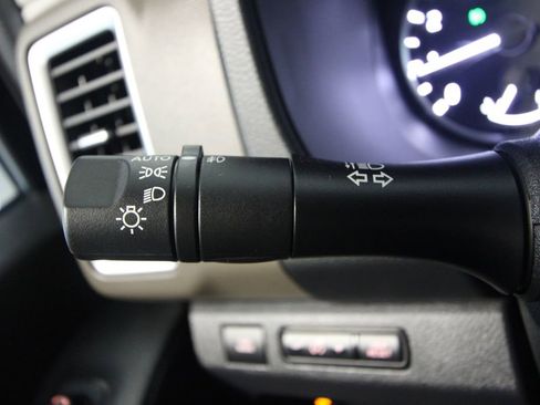 Used 2023 Nissan Frontier SV w/ SV Convenience Package image 12