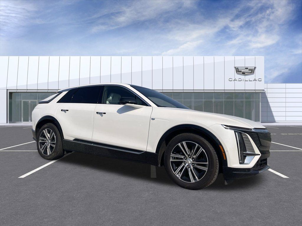 Certified 2024 Cadillac Lyriq Luxury AWD/4WD image 1