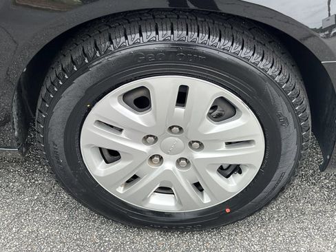 Used 2019 Dodge Grand Caravan SE w/ UConnect Hands-Free Group FWD image 13