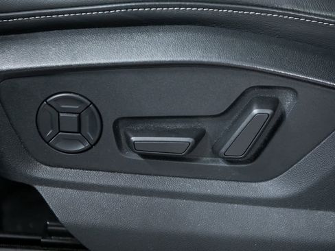 Used 2022 Audi Q8 Premium Plus image 17