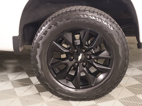 Used 2025 Chevrolet Silverado 1500 RST AWD/4WD image 18