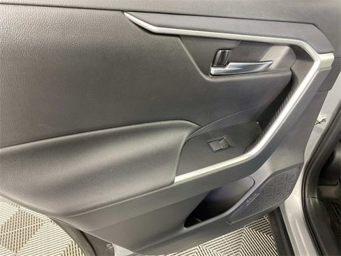 Used 2019 Toyota RAV4 XLE Premium image 28