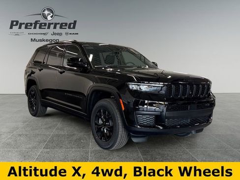 New 2025 Jeep Grand Cherokee L Altitude image 3