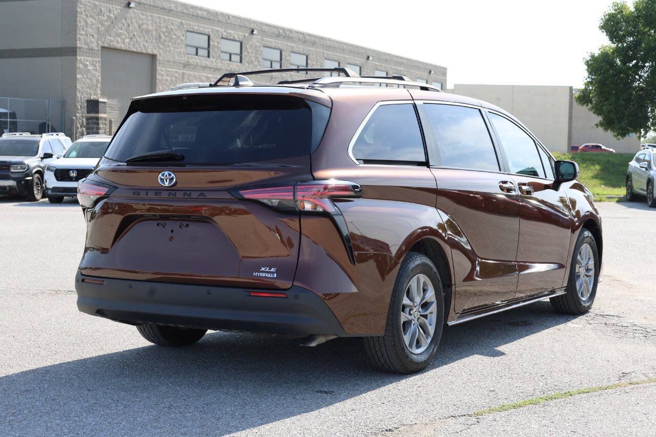 Used 2021 Toyota Sienna XLE FWD image 9