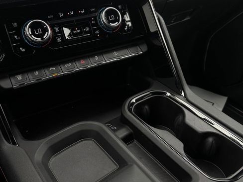 Used 2025 GMC Sierra 2500 AT4 image 10