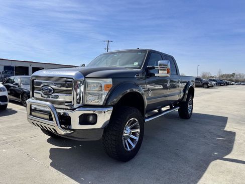 Used 2015 Ford F250 Lariat w/ Lariat Ultimate Package image 3