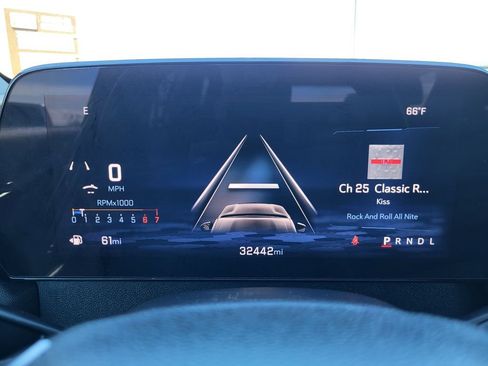 Used 2025 Chevrolet Traverse LT FWD image 12