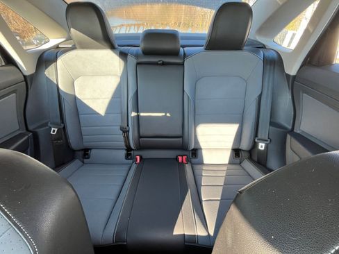 Used 2025 Volkswagen Jetta SE image 32