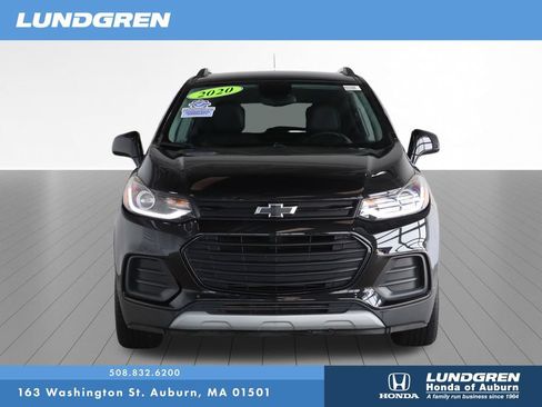 Used 2020 Chevrolet Trax LT w/ Redline Edition FWD image 2