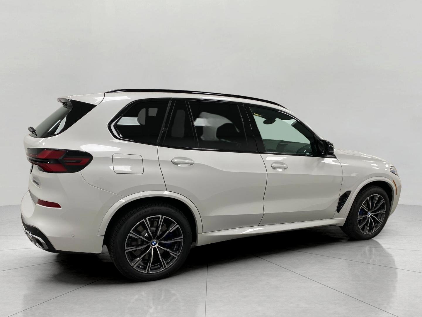 New 2026 BMW X5 M60i AWD/4WD image 2