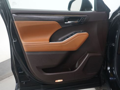 Used 2022 Toyota Highlander Platinum image 22
