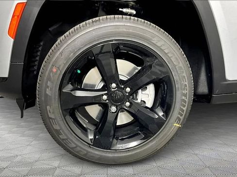 New 2025 Jeep Grand Cherokee L Altitude image 12