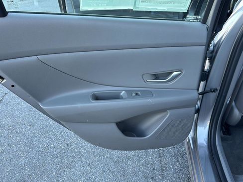 Used 2025 Hyundai Elantra SEL image 15