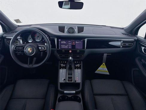 Used 2025 Porsche Macan AWD/4WD image 16