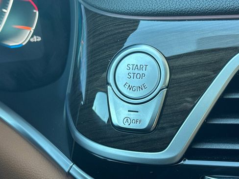 Used 2022 BMW 740i w/ Premium Package image 23