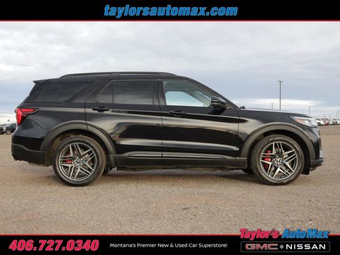 Used 2025 Ford Explorer ST image 3